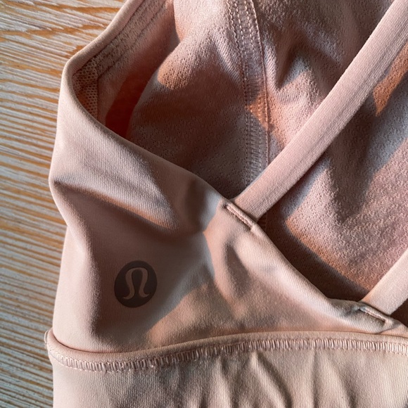 Lululemon sports bra light pink size 6 - Picture 3 of 3